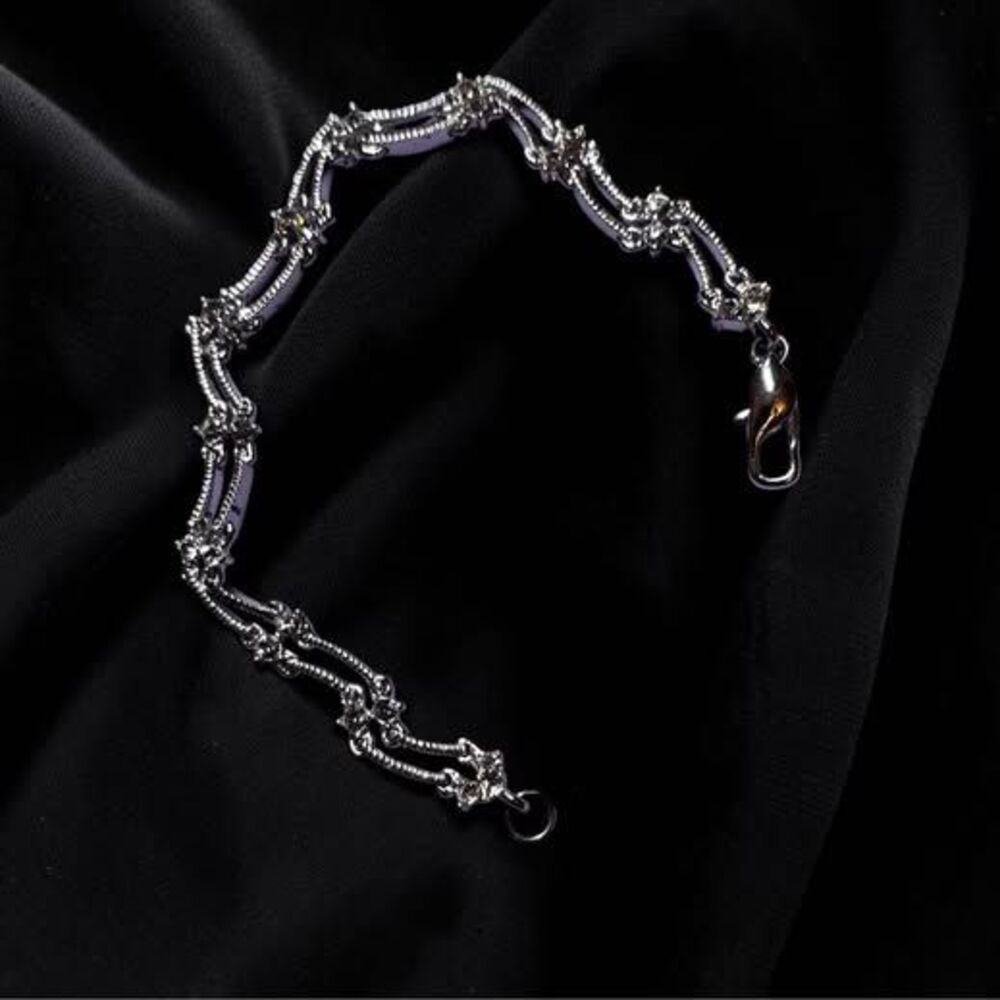 🎁🎁Free shipping!! Delicate Silver Textured Link Bracelet with Rhinestones